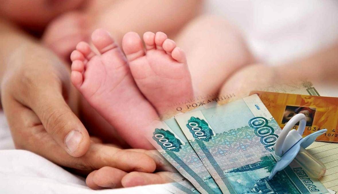 О сроках обращения за назначением (переоформлением) ежемесячной выплаты в связи с рождением (усыновлением) первого ребенка.